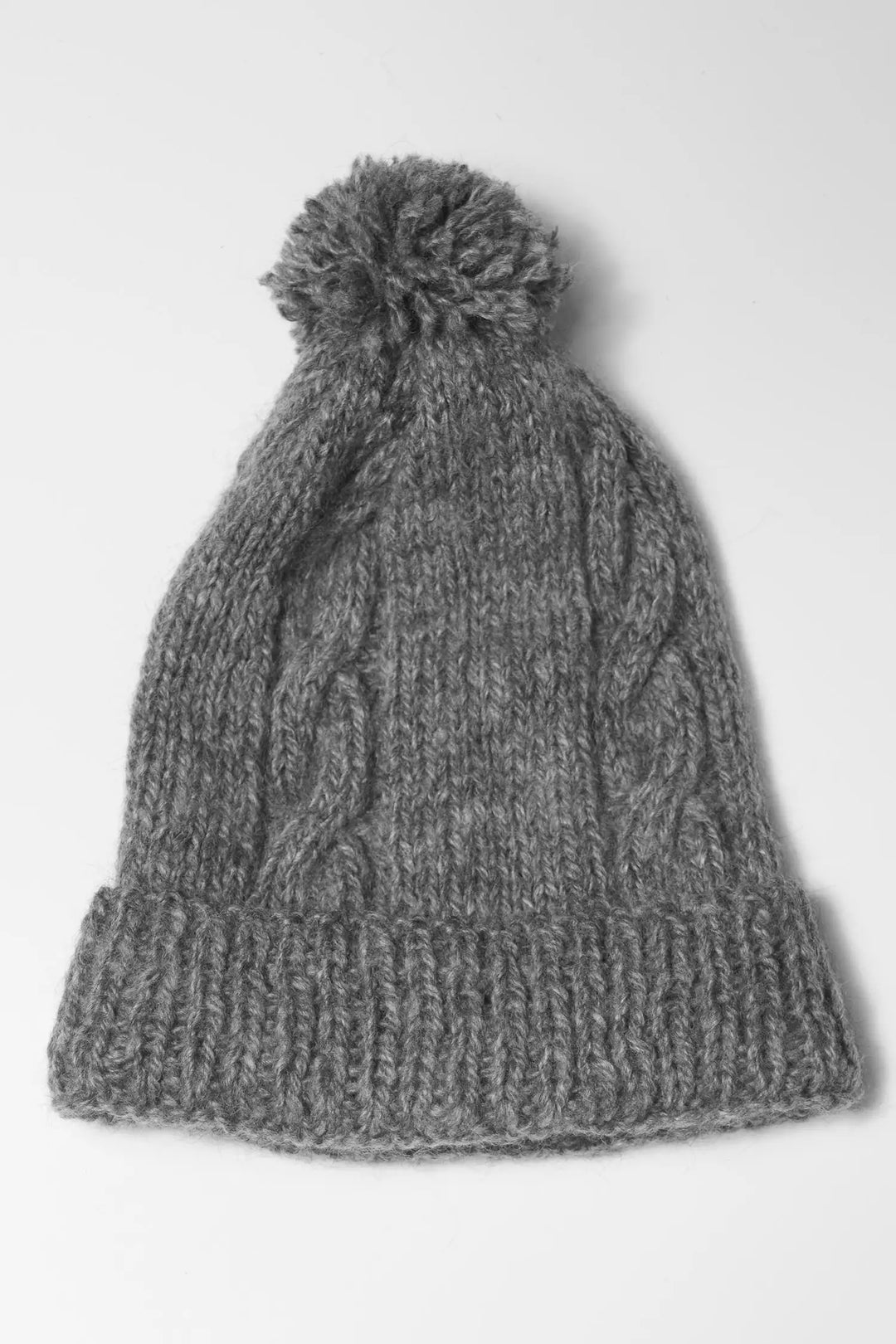 Graue Alpakamütze mit Bommel