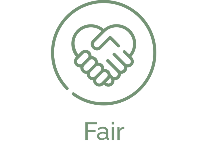 Grünes Logo mit zwei Händen, die sich in Form eines Herzens die Hand geben. Darunter steht "Fair".