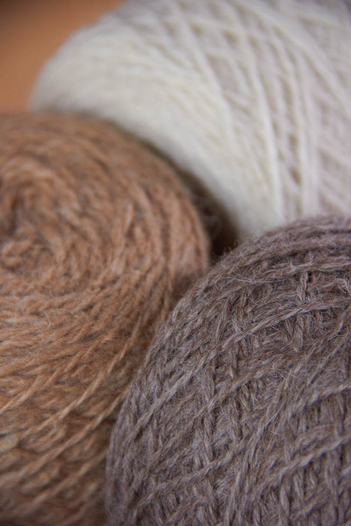 Aufspulen des flauschiges Garn aus Alpaka