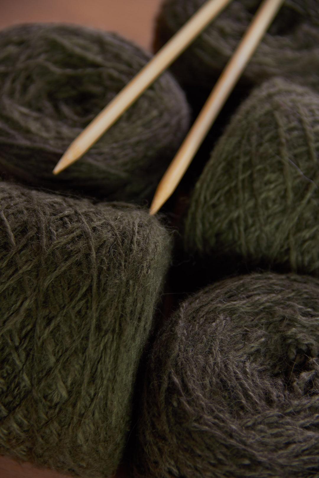 Grünes Strickgarn für Schal