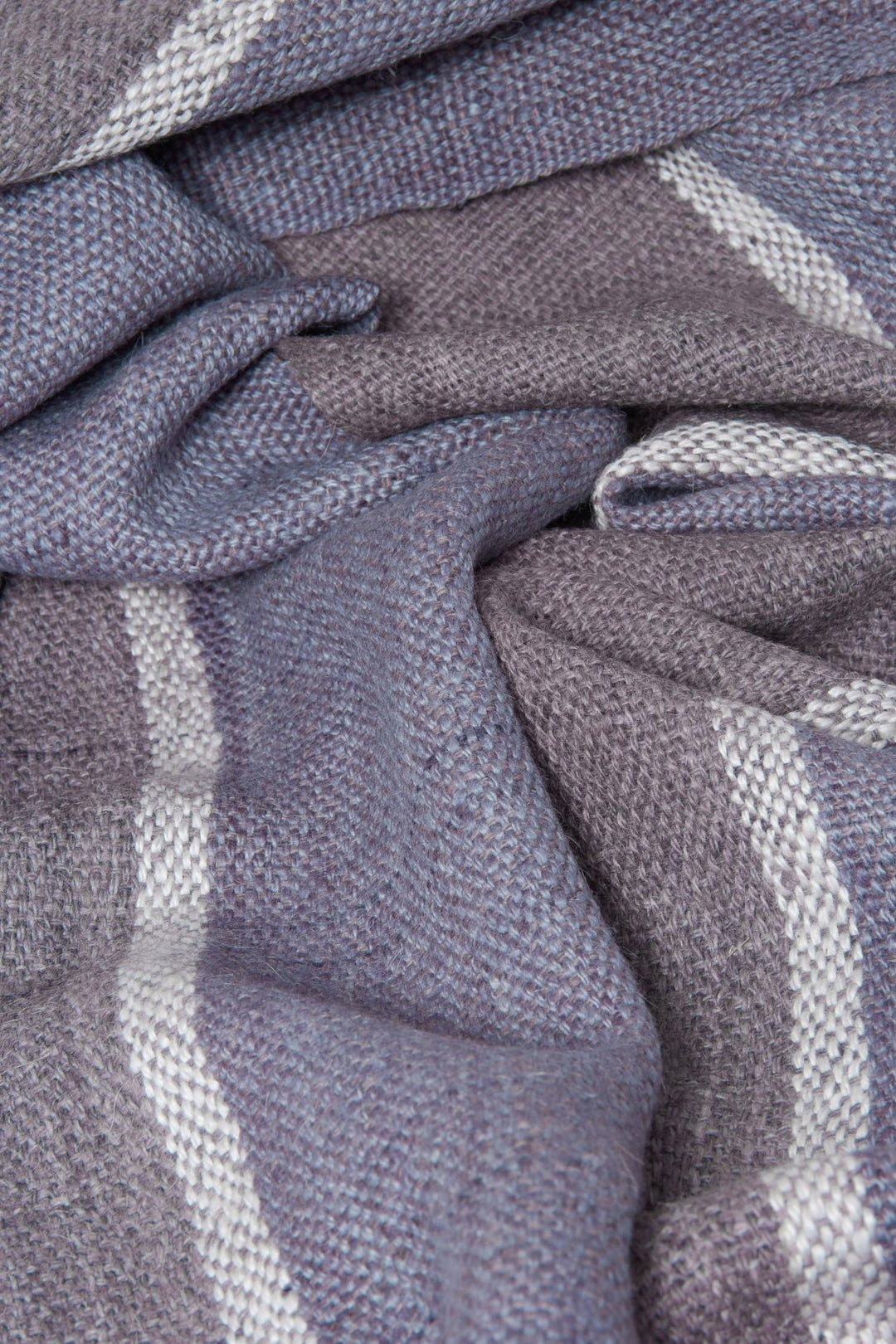 Blauer und lila Alpakawollschal mit Streifenmuster