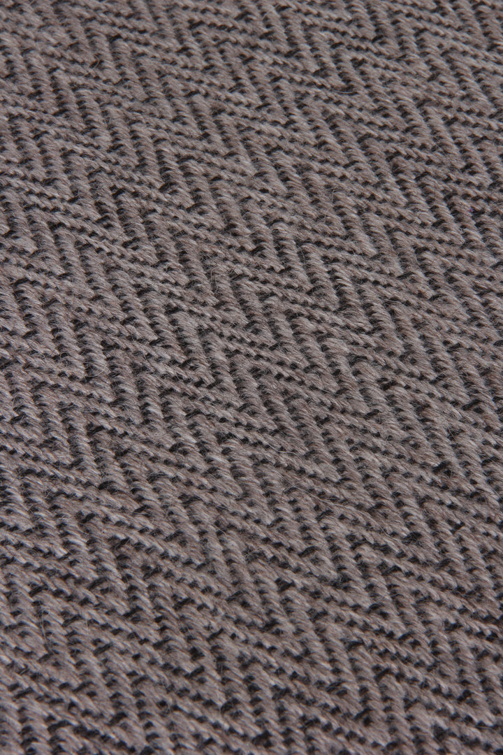Kaufen Sie jetzt unseren luxuriösen Alpaka Schal im Strickmuster in Bronze mit Schwarz