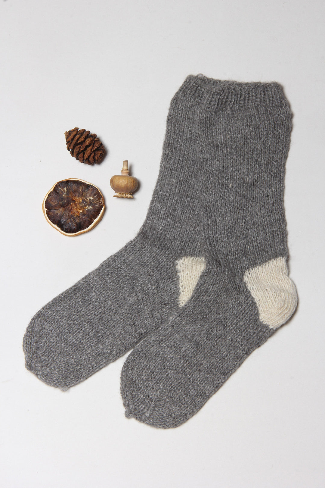 Alpaka Socken in Grau und Weiß
