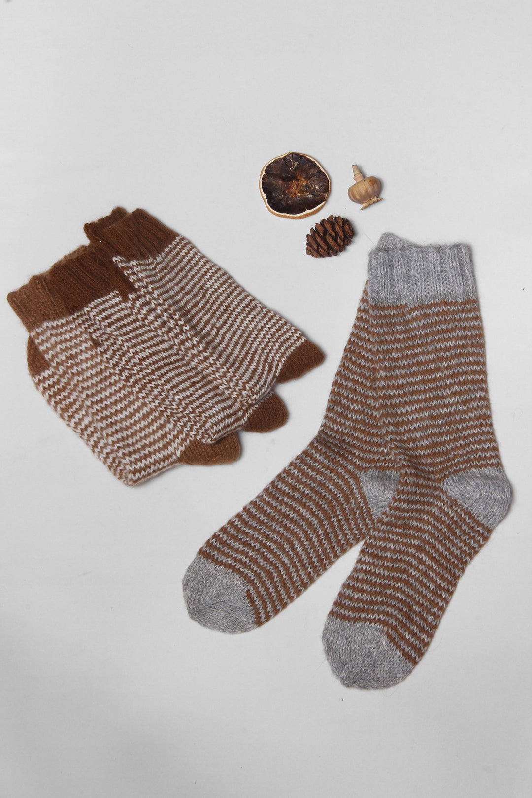 Alpaka Socken in Grau und Braun