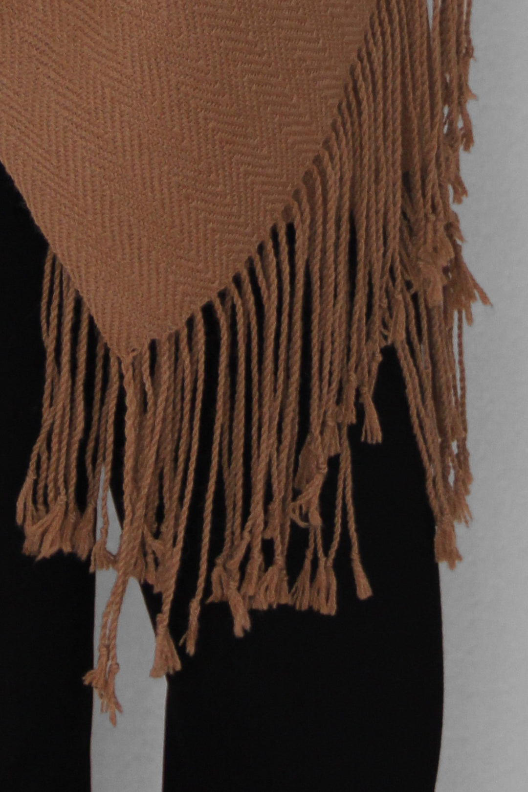 Breiter Longaví-Schal mit Cordillerate-Muster in brauner Farbe