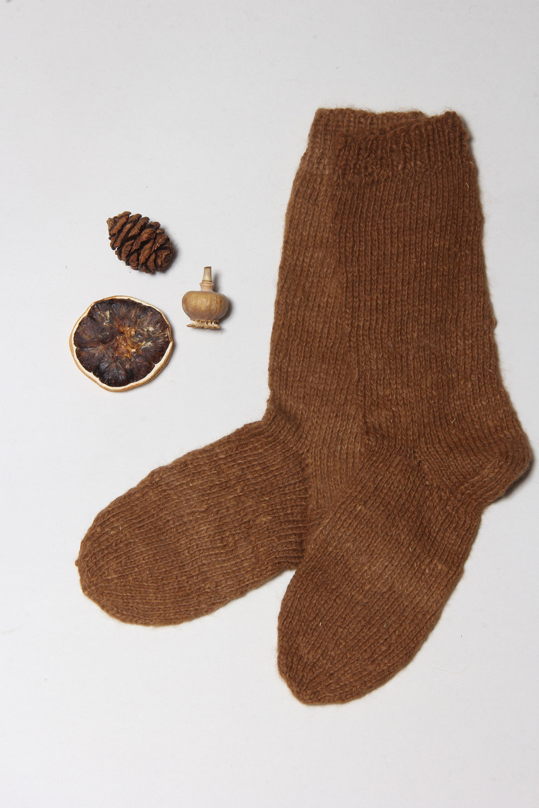 Handgefertigte Socken aus Alpaka in Braun